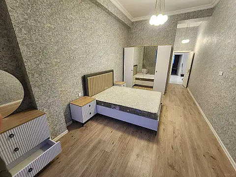 Satılır 3 otaqlı mənzil 141 m²