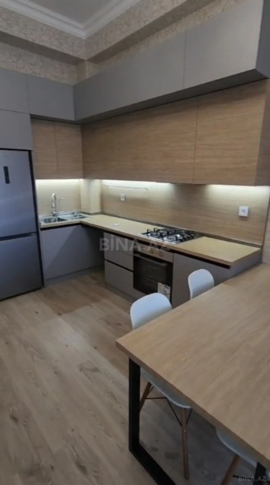 Satılır 3 otaqlı mənzil 141 m²