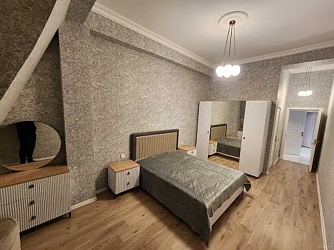 Satılır 3 otaqlı mənzil 141 m²