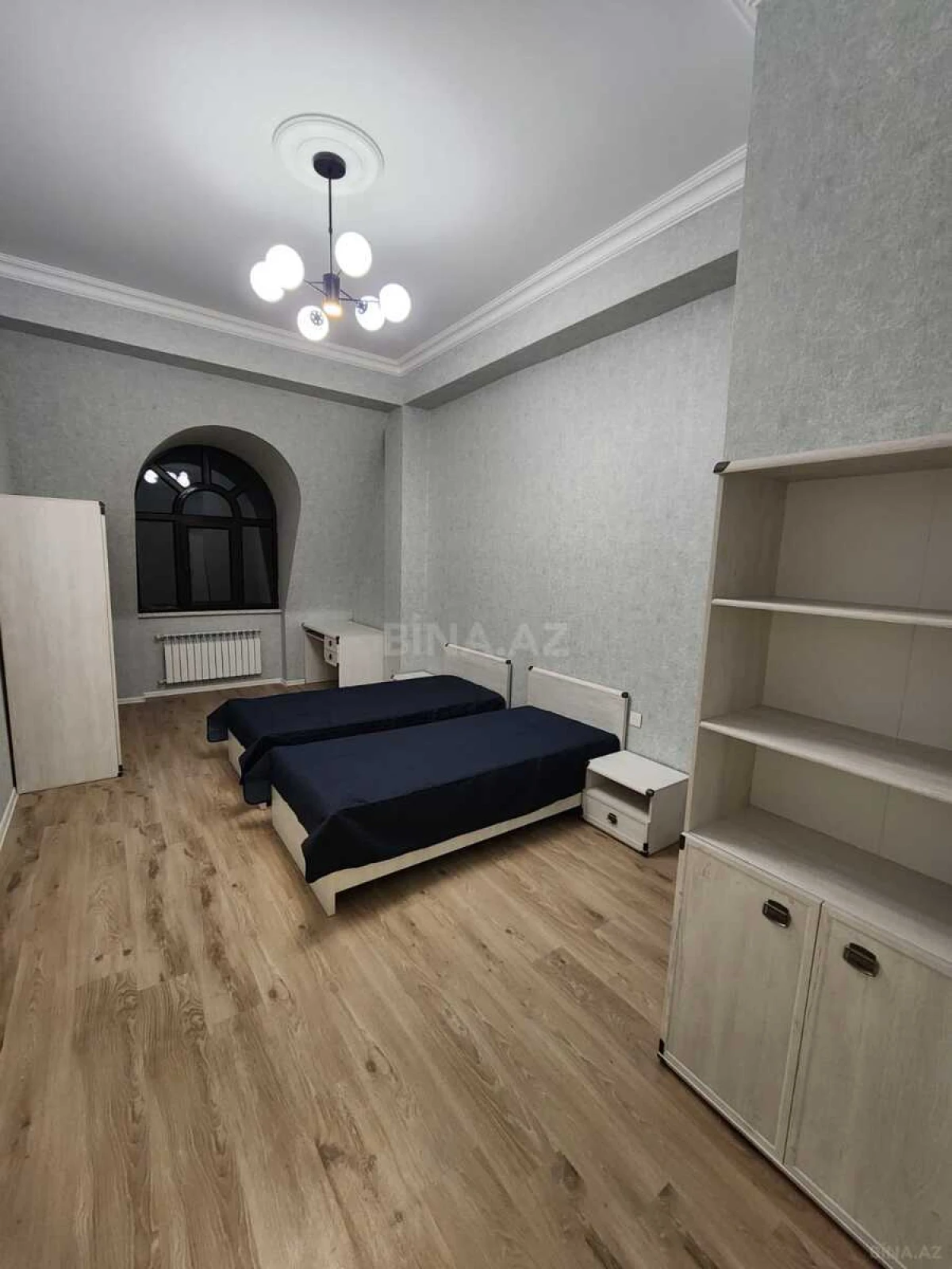 Satılır 3 otaqlı mənzil 141 m²