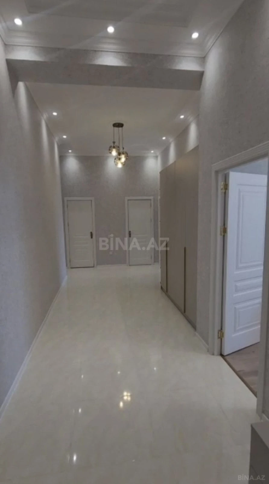 Satılır 3 otaqlı mənzil 141 m²
