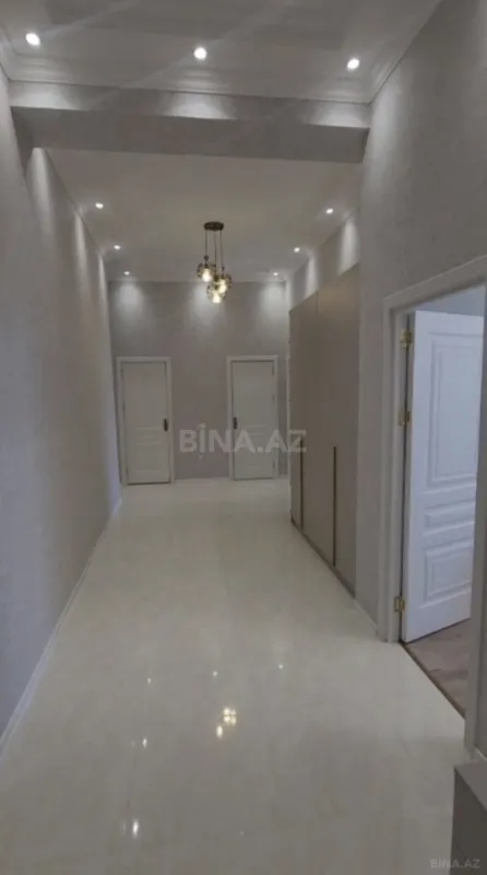 Satılır 3 otaqlı mənzil 141 m²