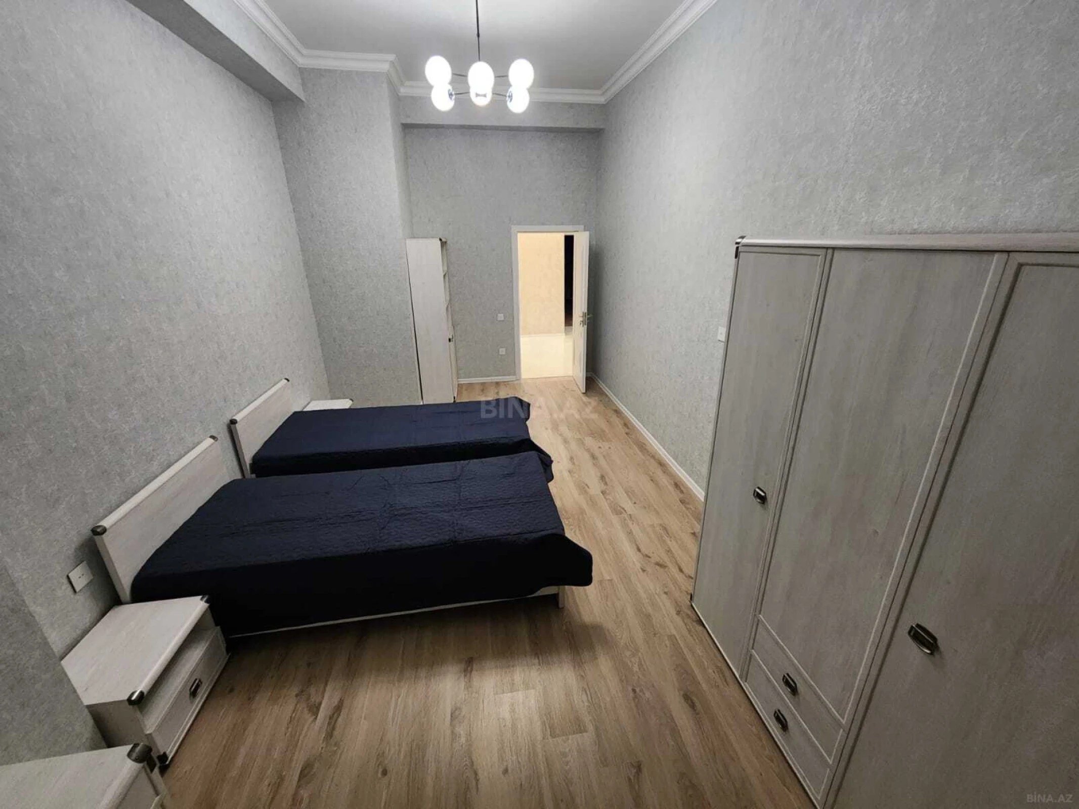 Satılır 3 otaqlı mənzil 141 m²
