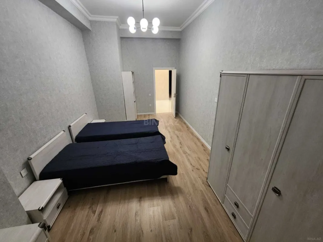 Satılır 3 otaqlı mənzil 141 m²