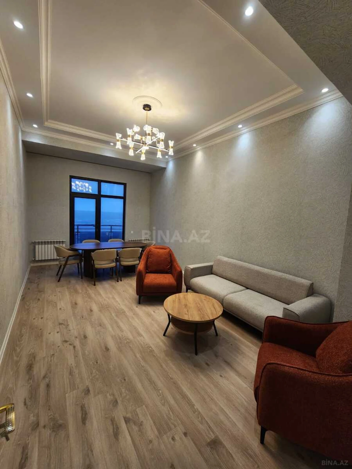 Satılır 3 otaqlı mənzil 141 m²