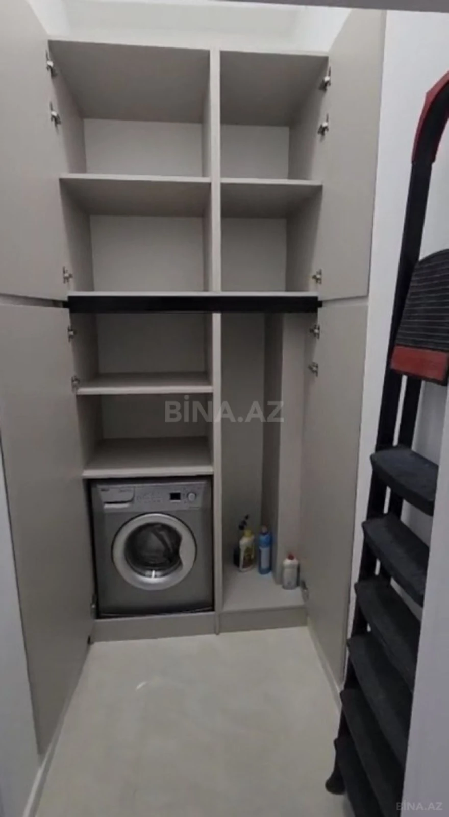 Satılır 3 otaqlı mənzil 141 m²