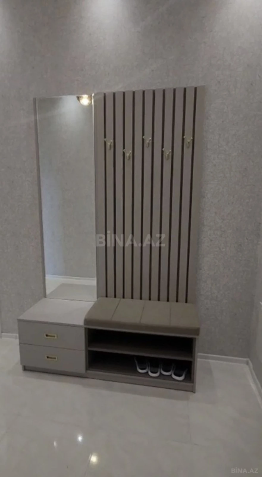 Satılır 3 otaqlı mənzil 141 m²