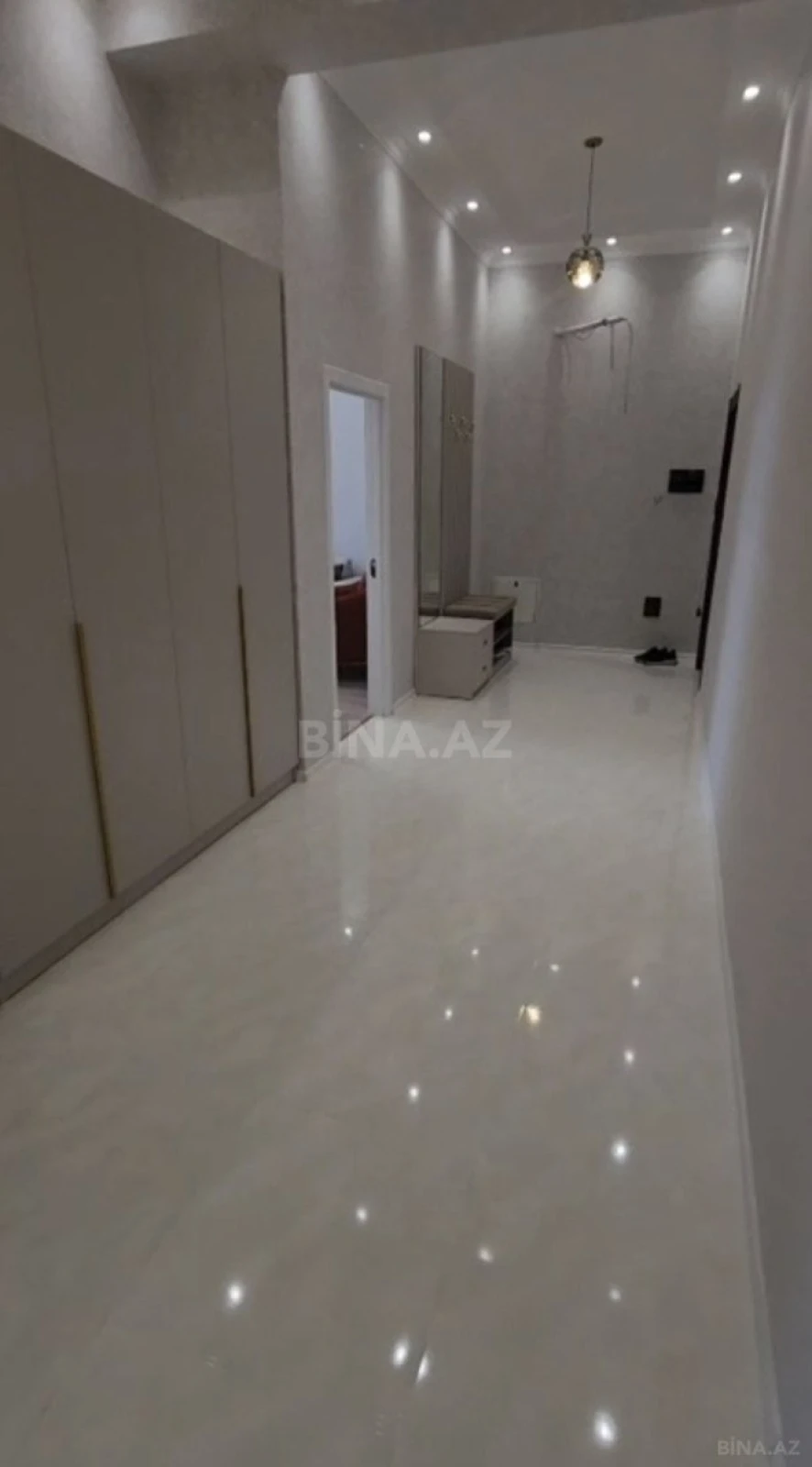 Satılır 3 otaqlı mənzil 141 m²