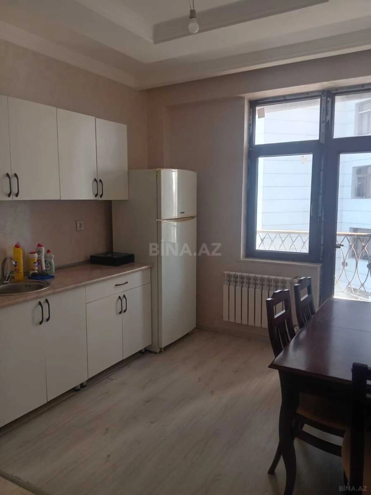 Kirayə verilir 2 otaqlı mənzil 90 m²