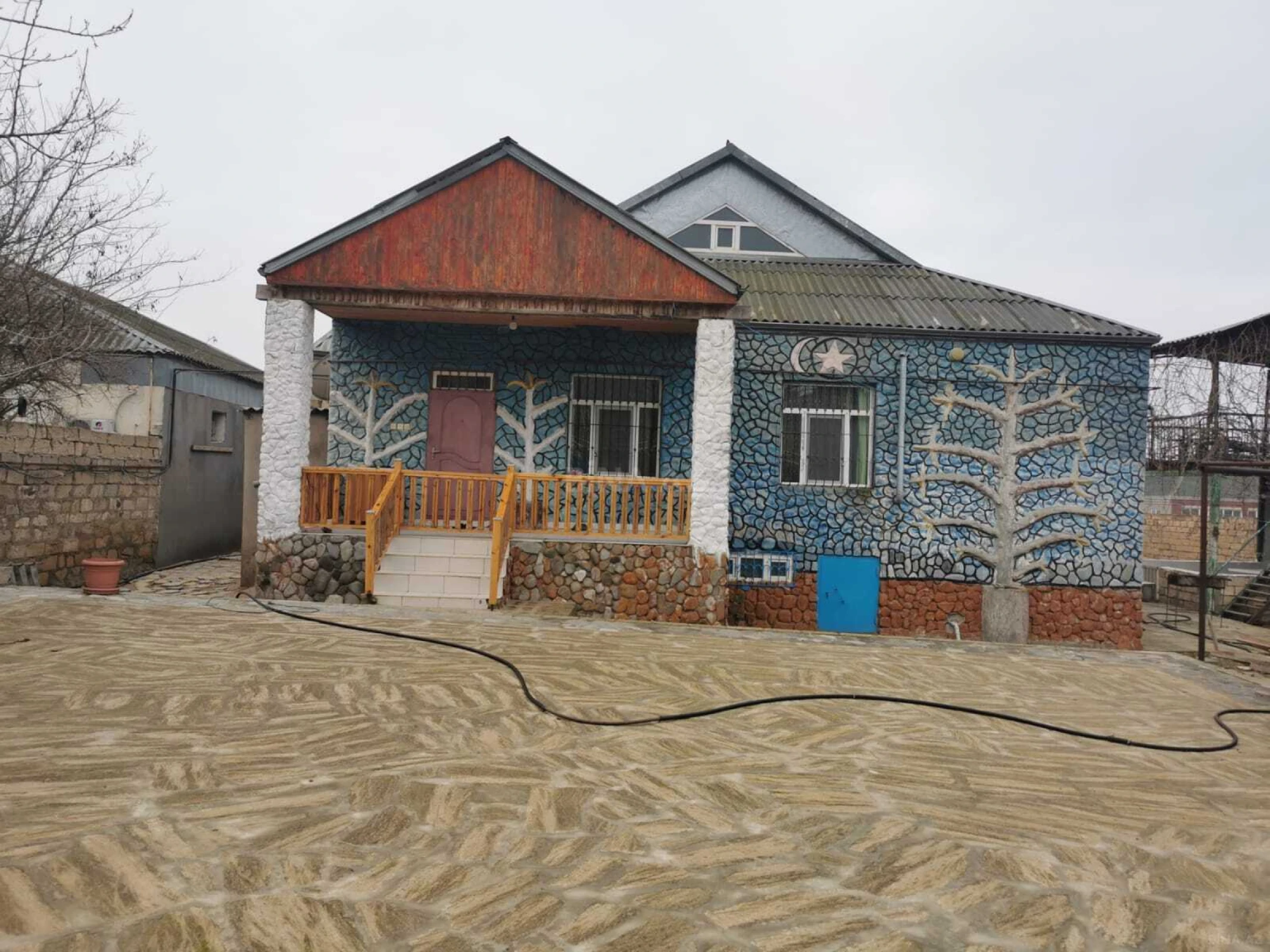 Satılır 5 otaqlı həyət evi 143 m²