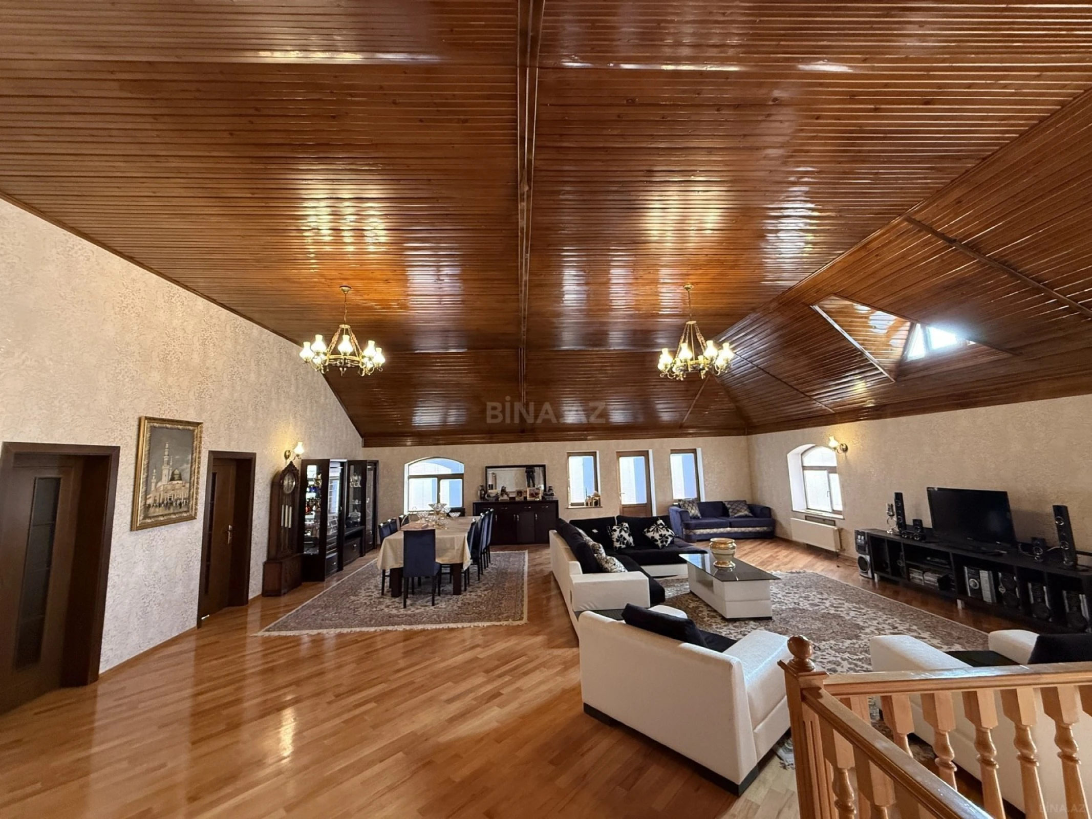 Satılır 7 otaqlı həyət evi 540 m²