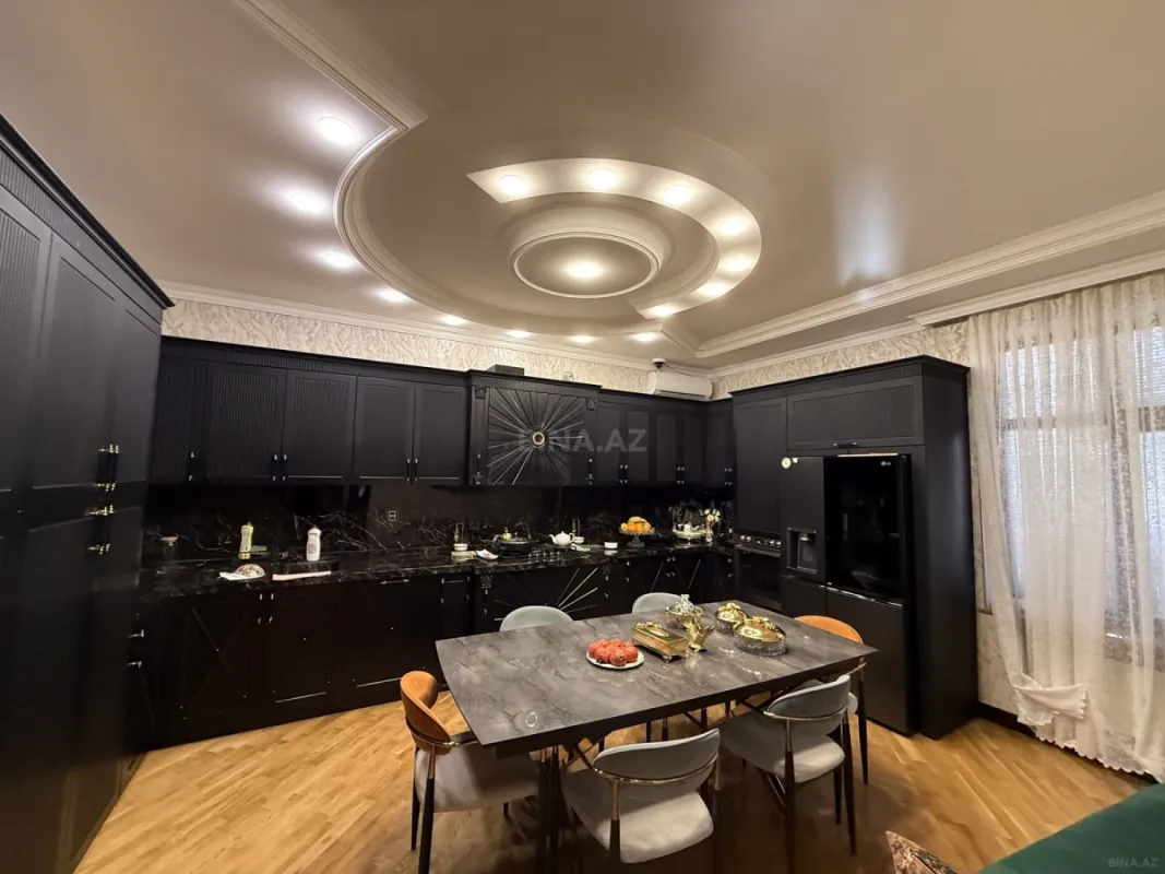 Satılır 7 otaqlı həyət evi 540 m²