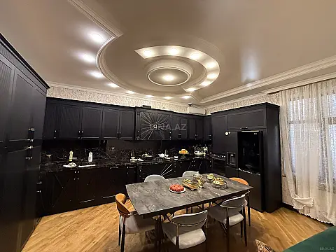 Satılır 7 otaqlı həyət evi 540 m²