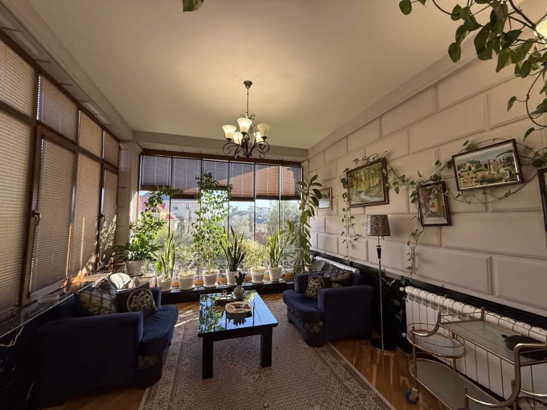 Satılır 7 otaqlı həyət evi 540 m²