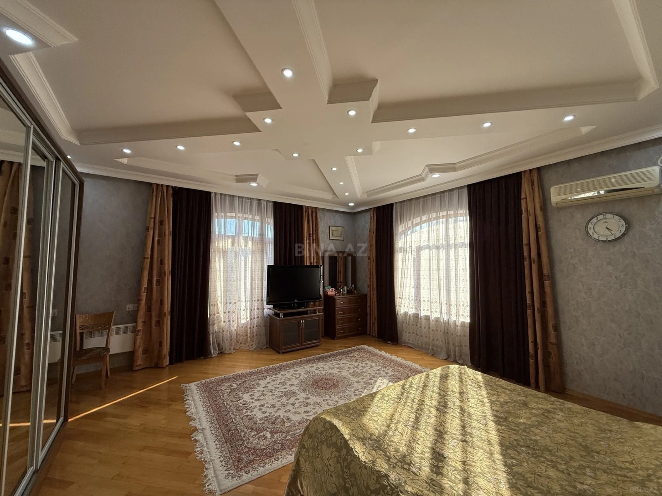 Satılır 7 otaqlı həyət evi 540 m²