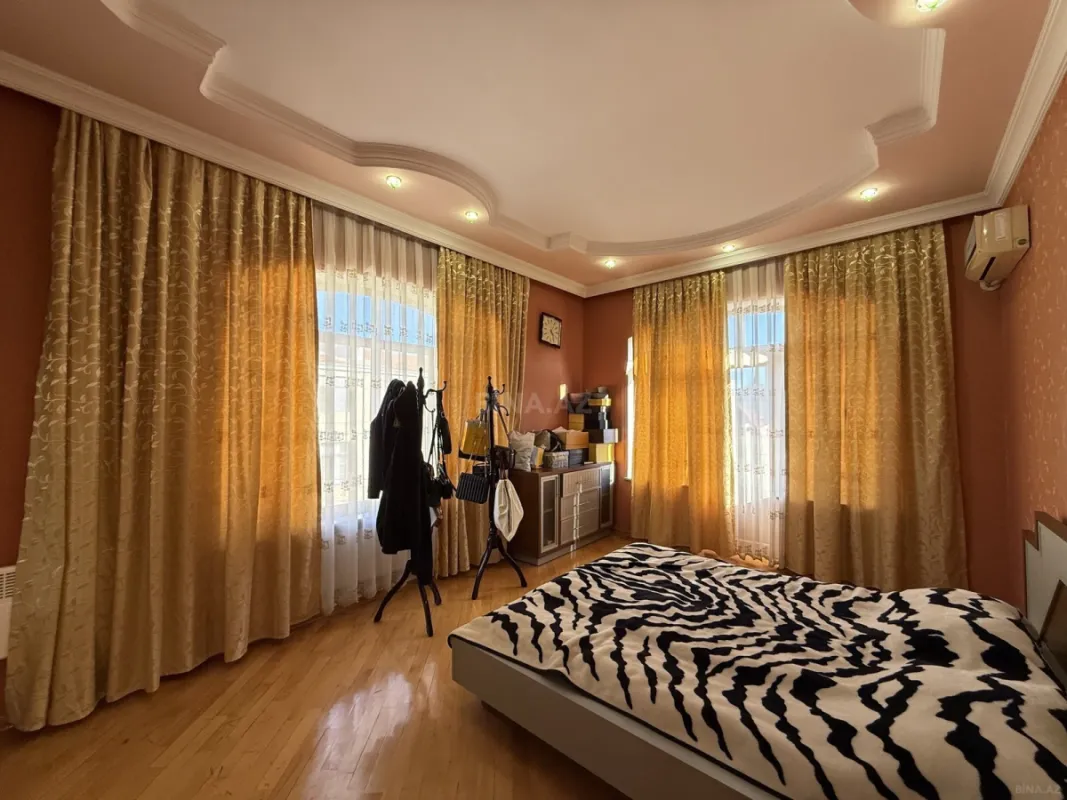 Satılır 7 otaqlı həyət evi 540 m²