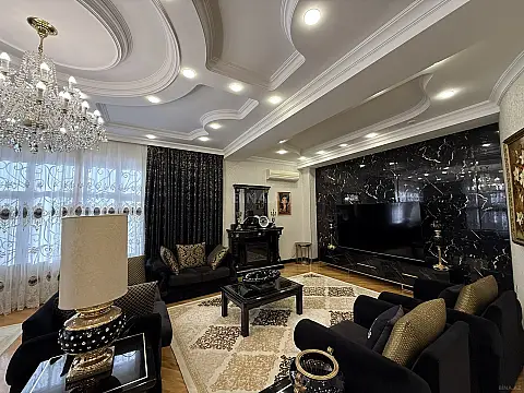 Satılır 7 otaqlı həyət evi 540 m²