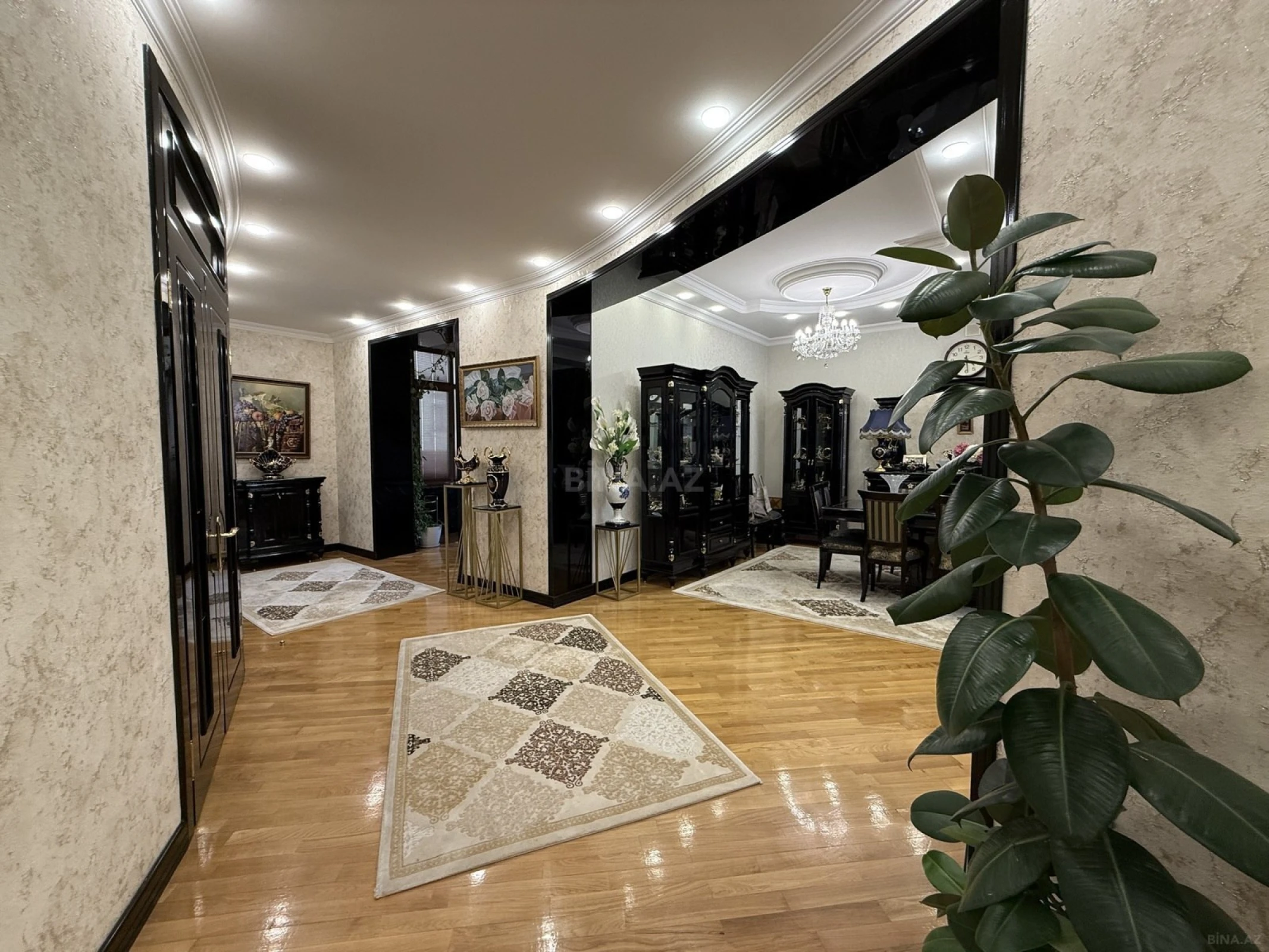 Satılır 7 otaqlı həyət evi 540 m²