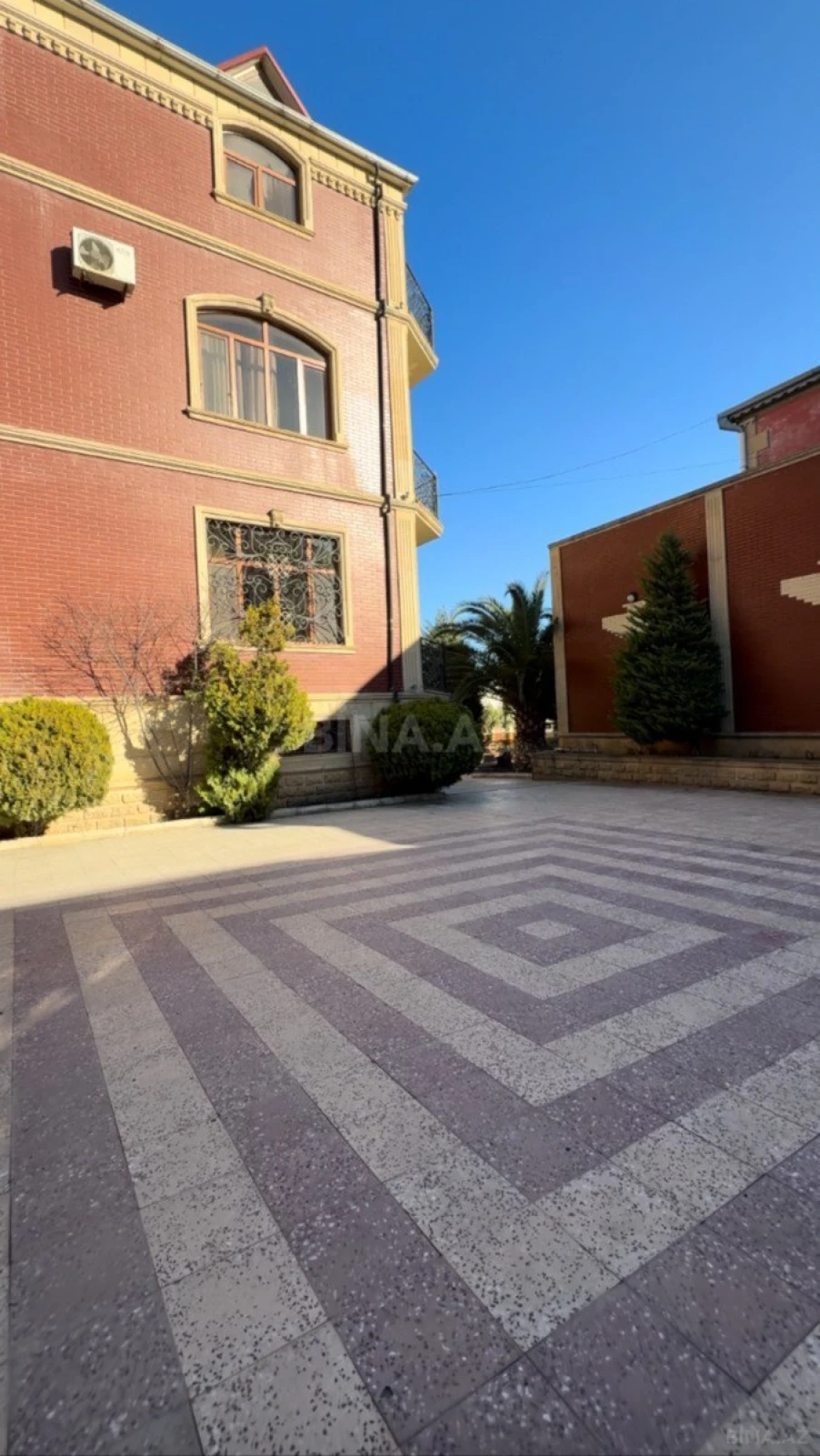Satılır 7 otaqlı həyət evi 540 m²
