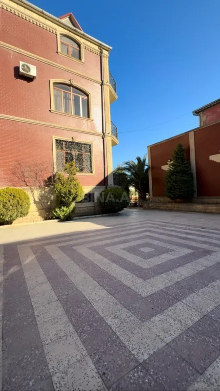 Satılır 7 otaqlı həyət evi 540 m²