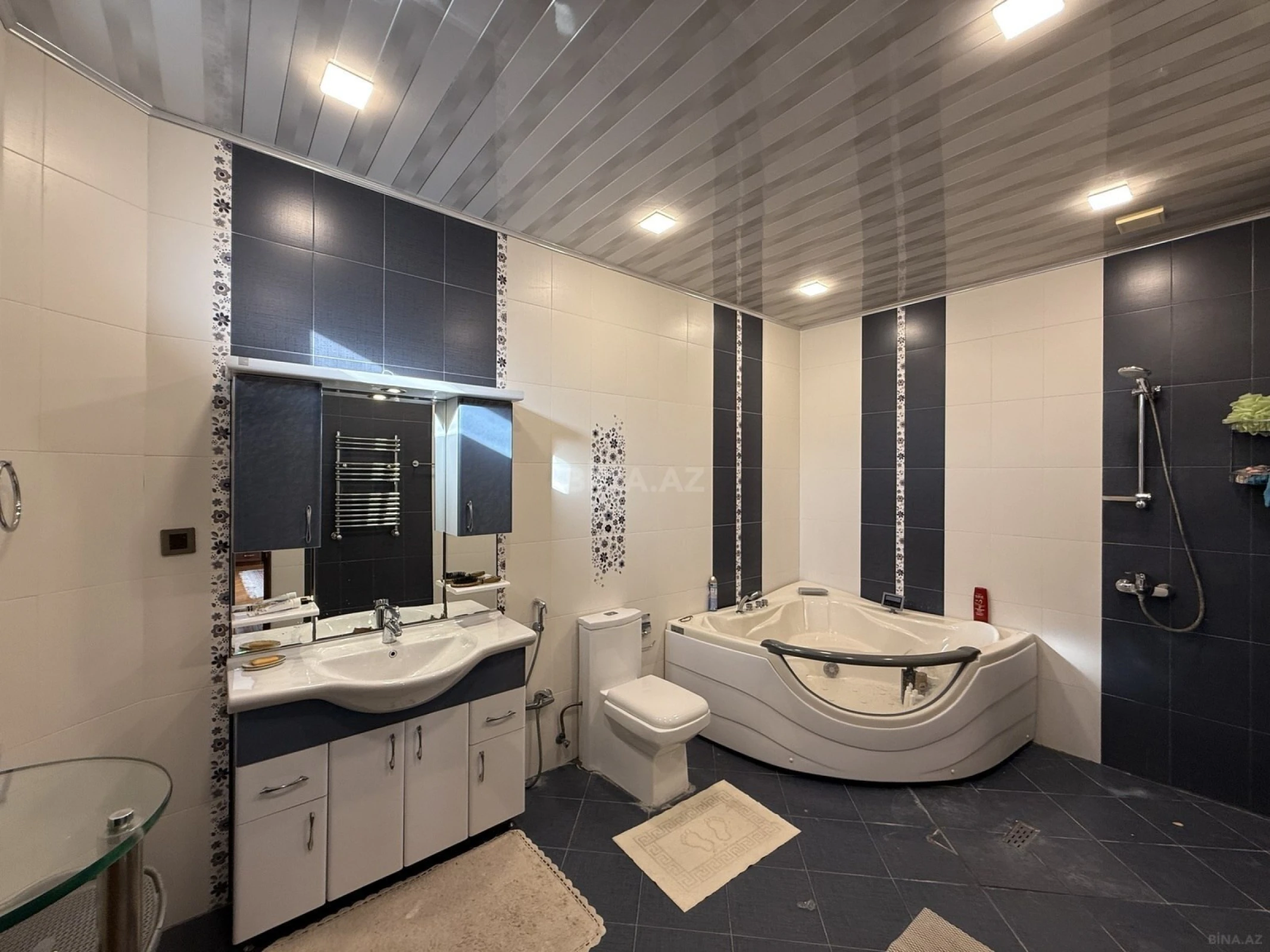 Satılır 7 otaqlı həyət evi 540 m²