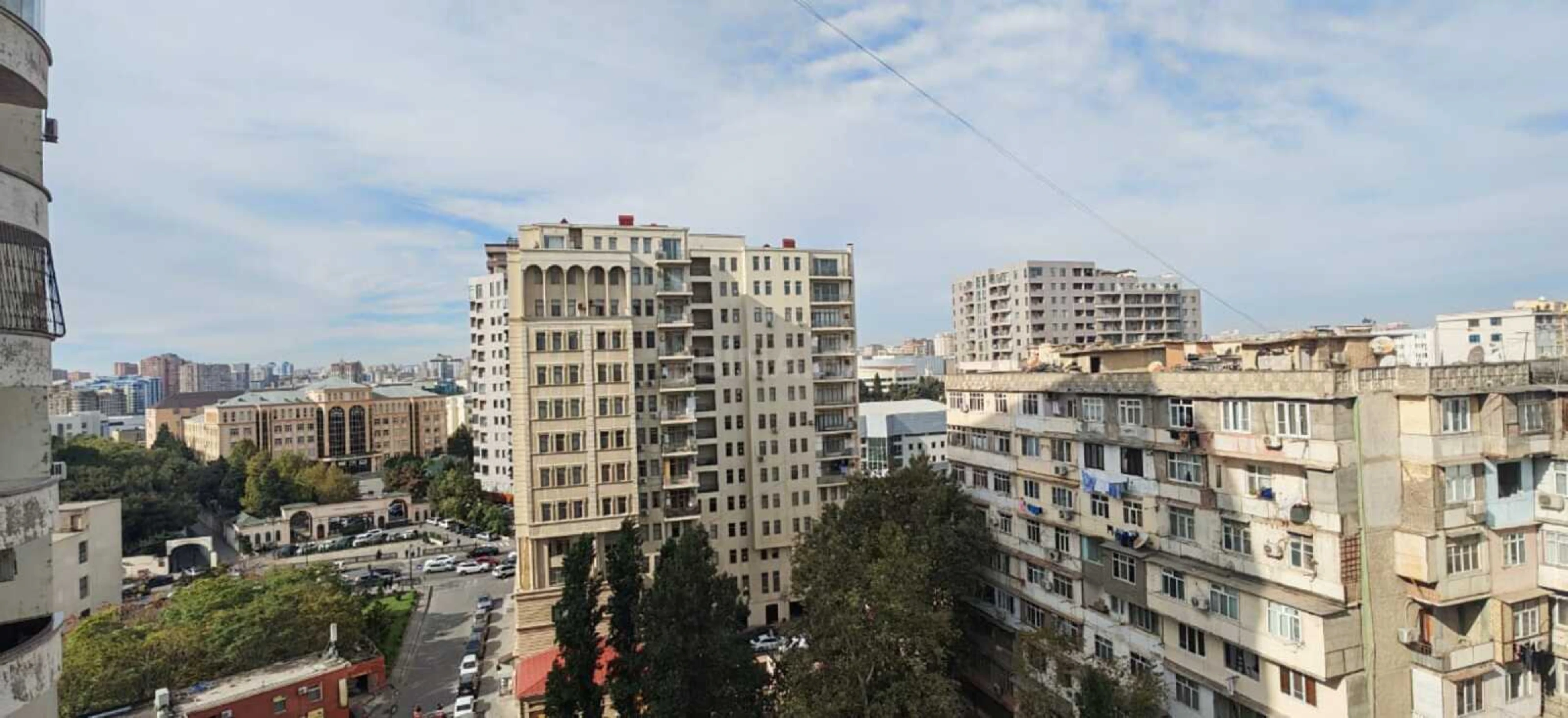 Satılır 4 otaqlı mənzil 180 m²