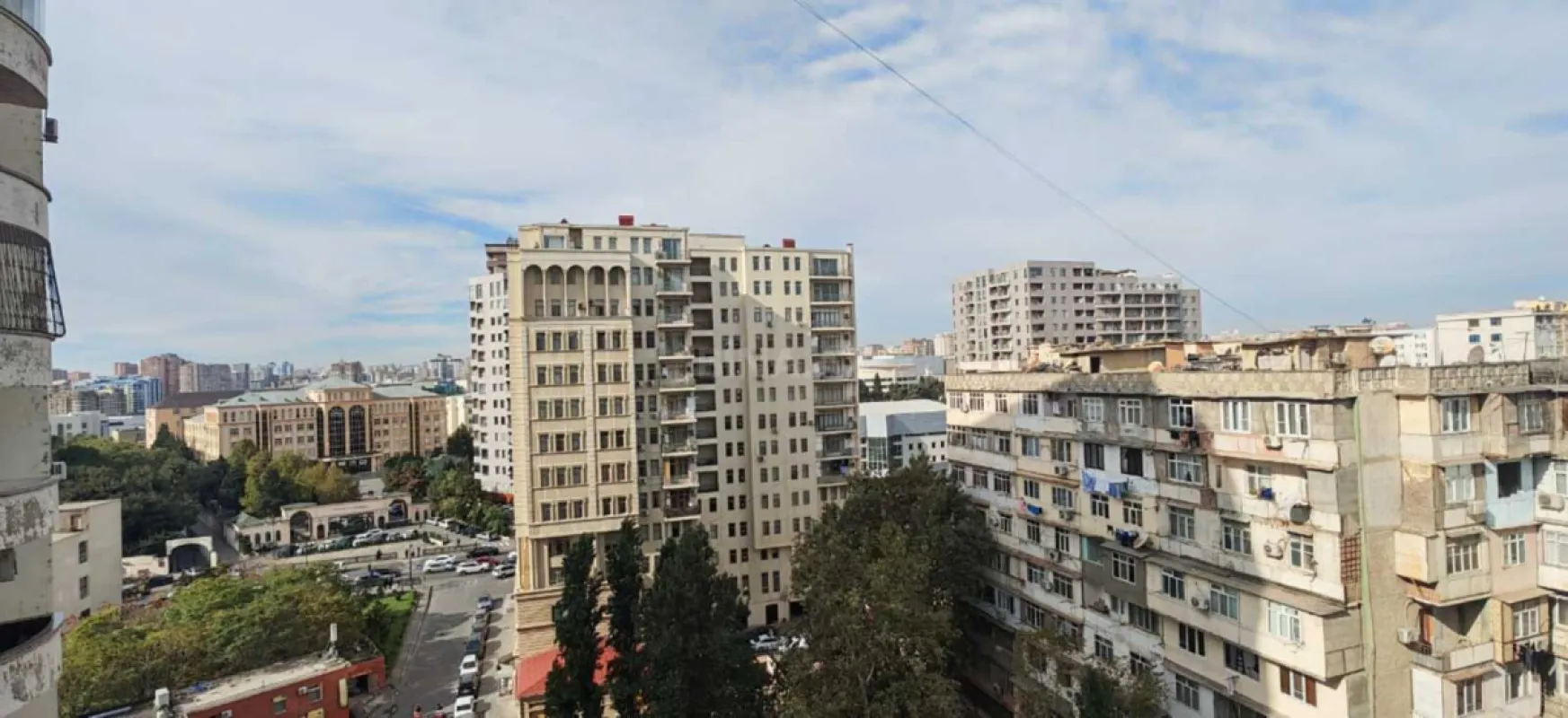 Satılır 4 otaqlı mənzil 180 m²