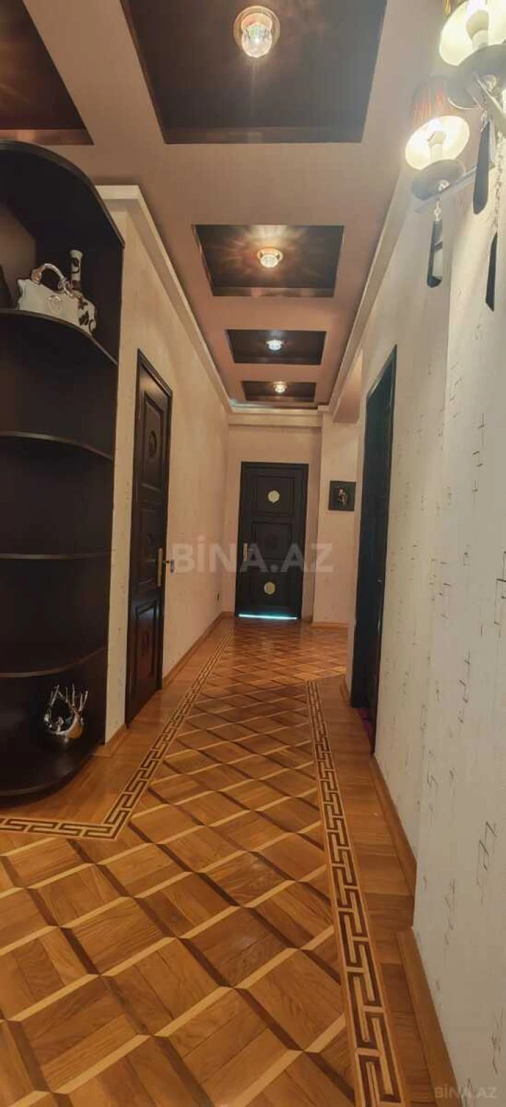 Satılır 4 otaqlı mənzil 180 m²