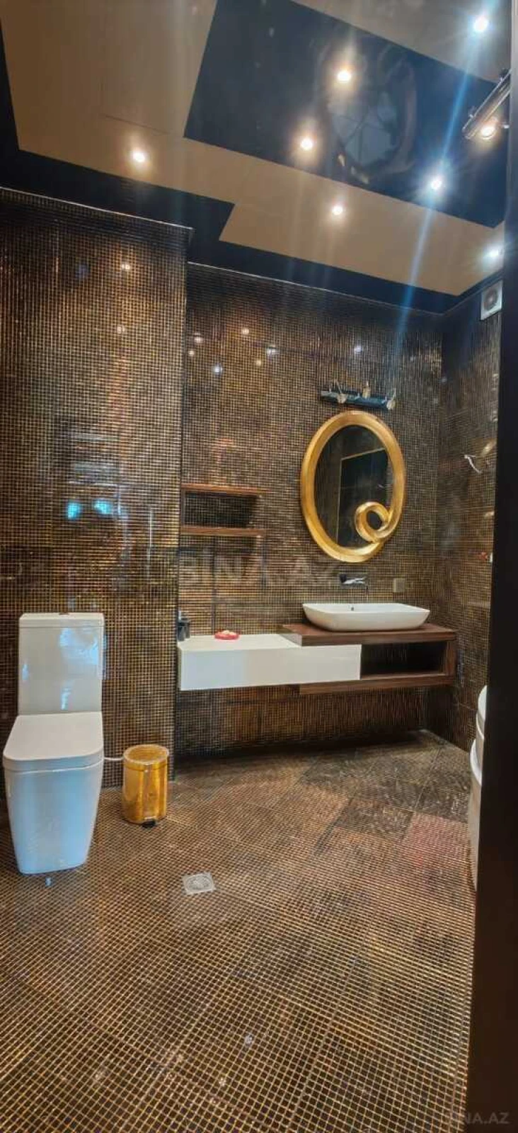 Satılır 4 otaqlı mənzil 180 m²