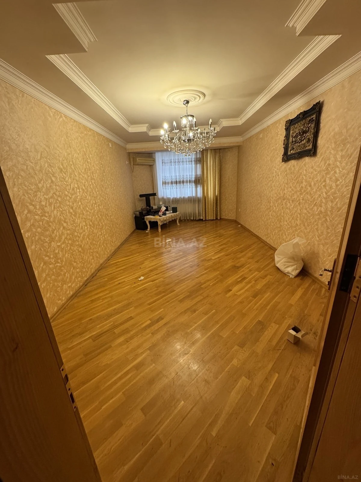 Kirayə verilir 4 otaqlı mənzil 150 m²