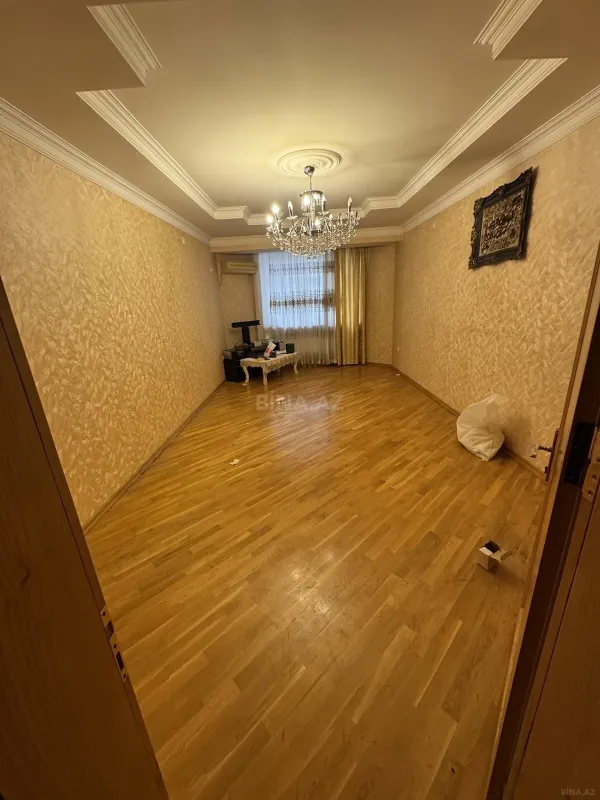 Kirayə verilir 4 otaqlı mənzil 150 m²