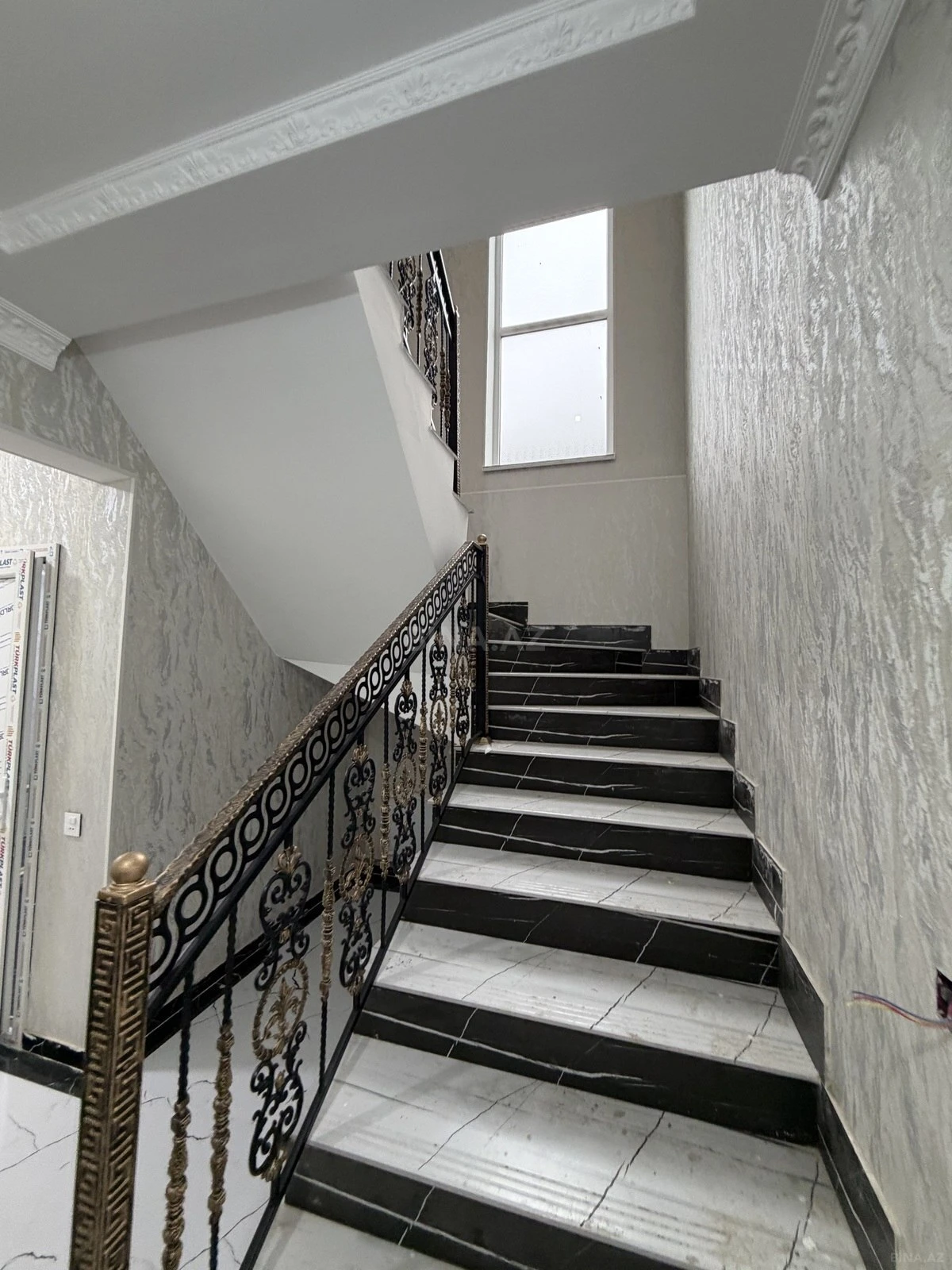 Satılır 5 otaqlı həyət evi 200 m²