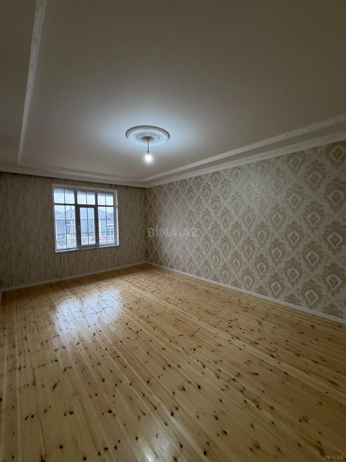 Satılır 5 otaqlı həyət evi 200 m²