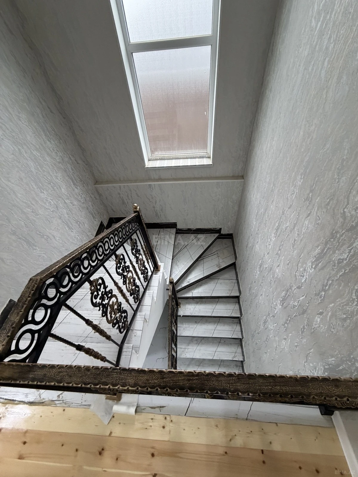 Satılır 5 otaqlı həyət evi 200 m²