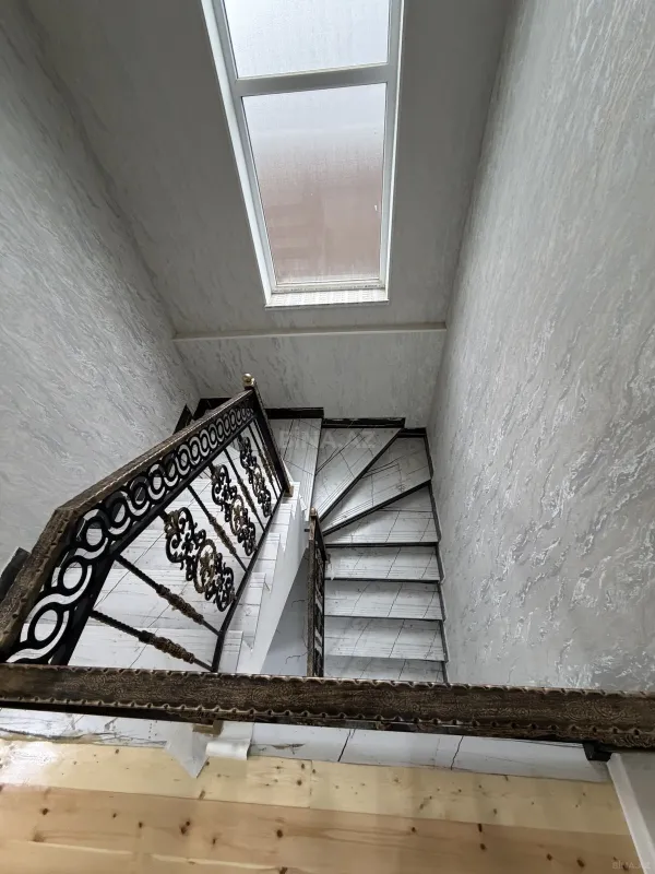 Satılır 5 otaqlı həyət evi 200 m²