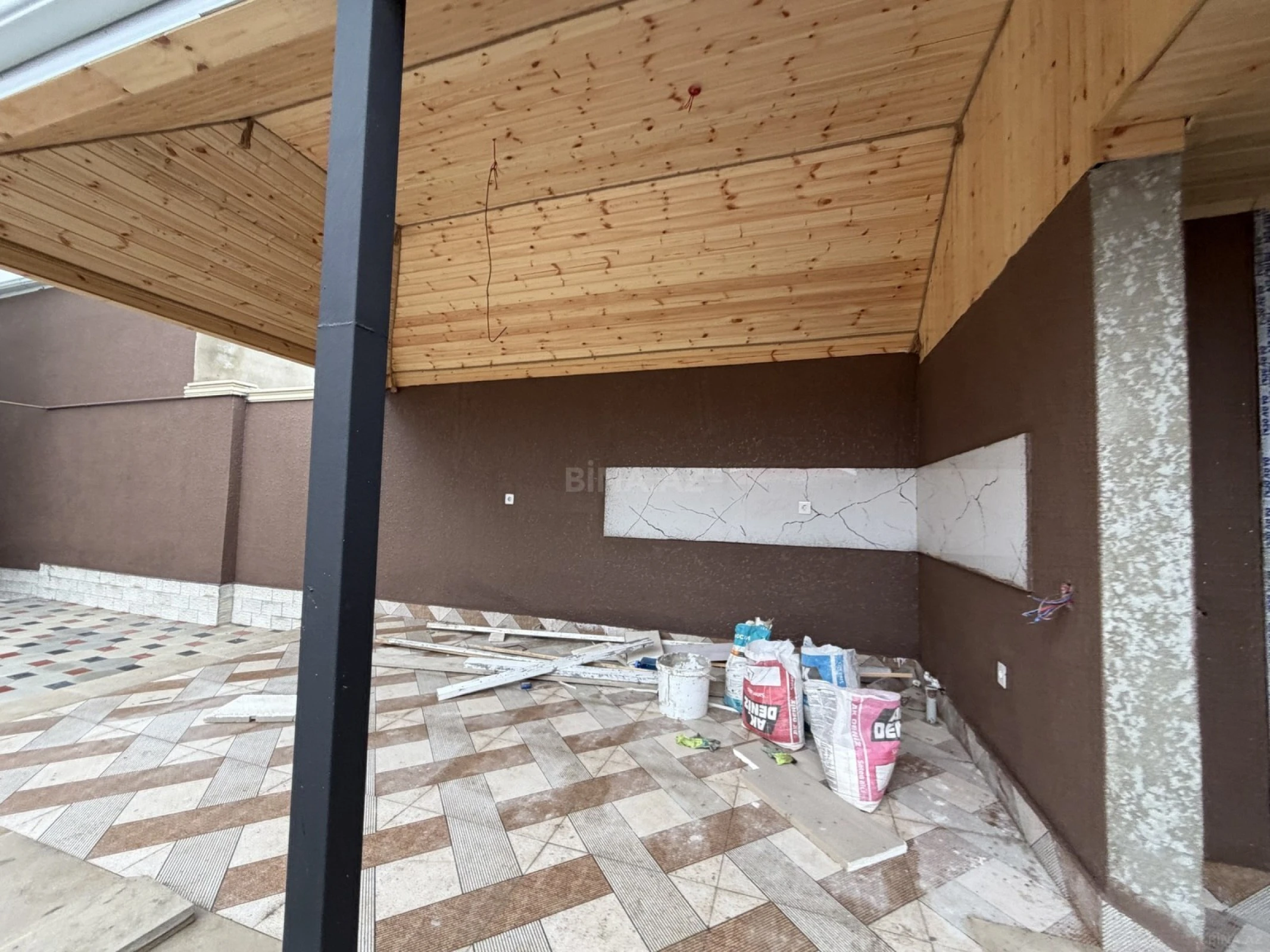 Satılır 5 otaqlı həyət evi 200 m²