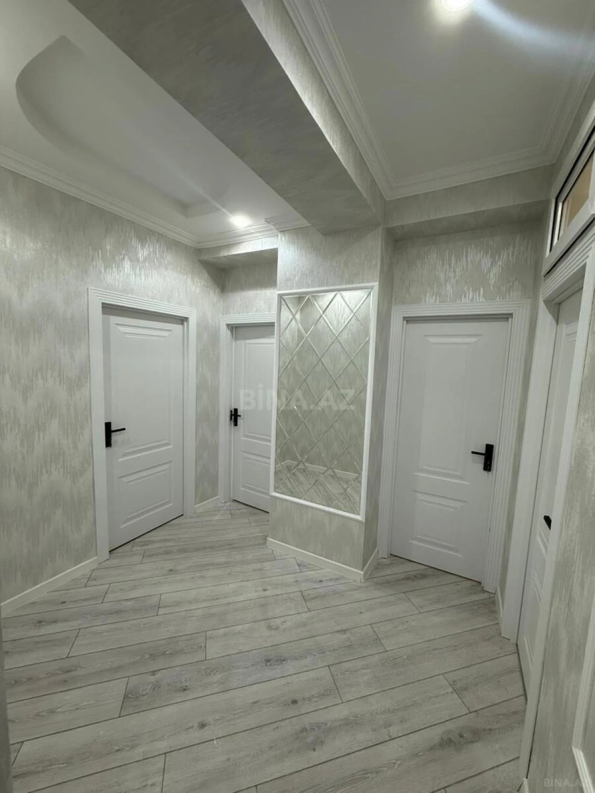 Satılır 4 otaqlı mənzil 103 m²