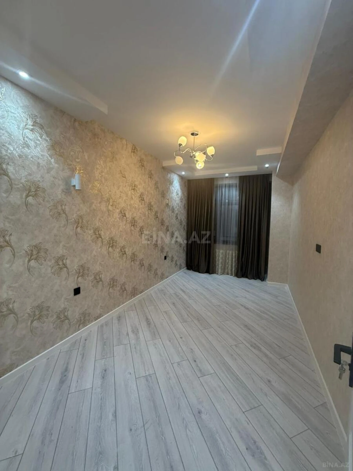 Satılır 4 otaqlı mənzil 103 m²