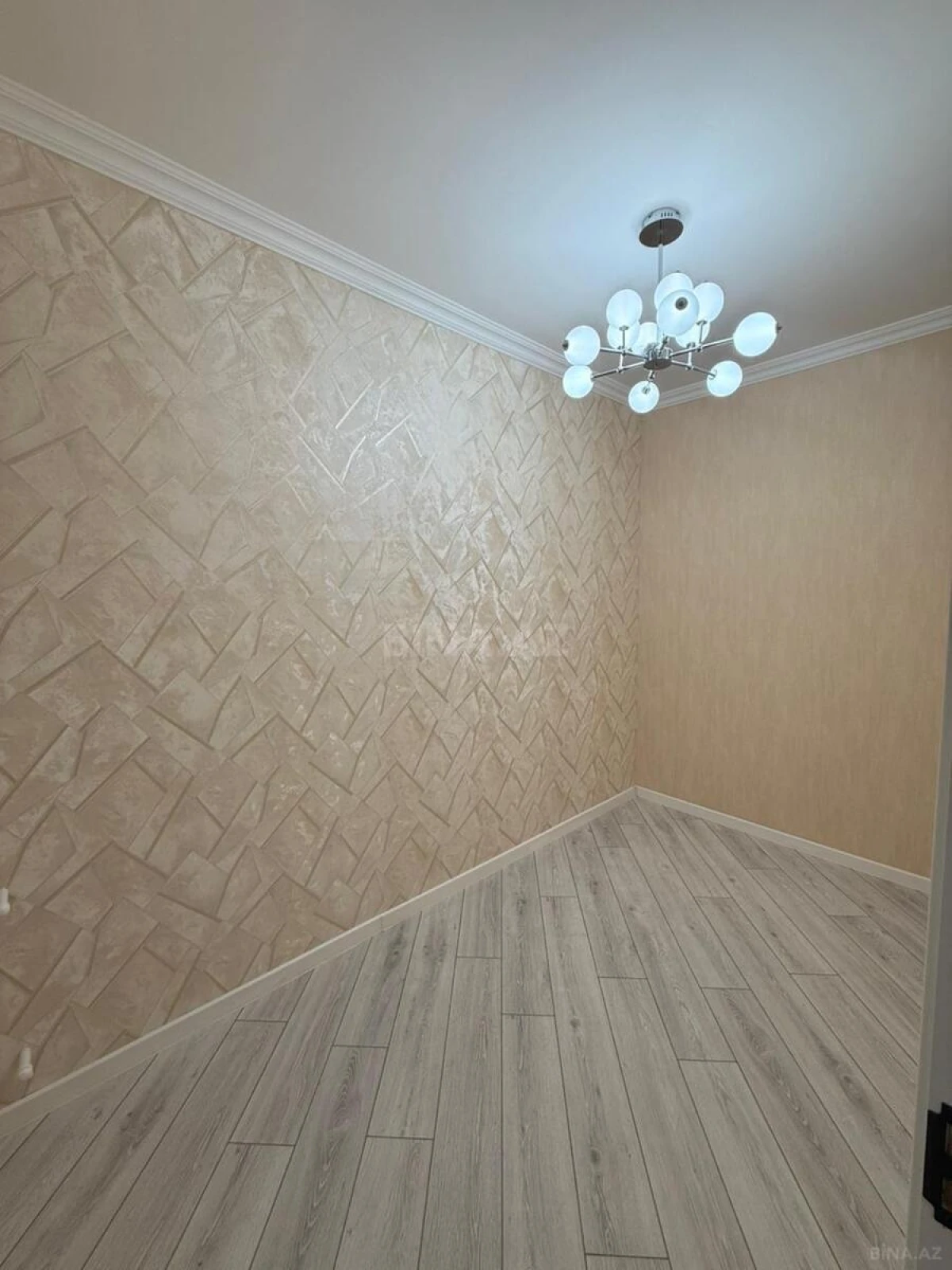 Satılır 4 otaqlı mənzil 103 m²