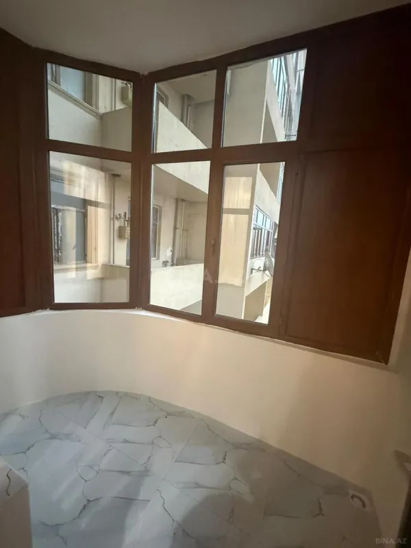 Satılır 4 otaqlı mənzil 103 m²