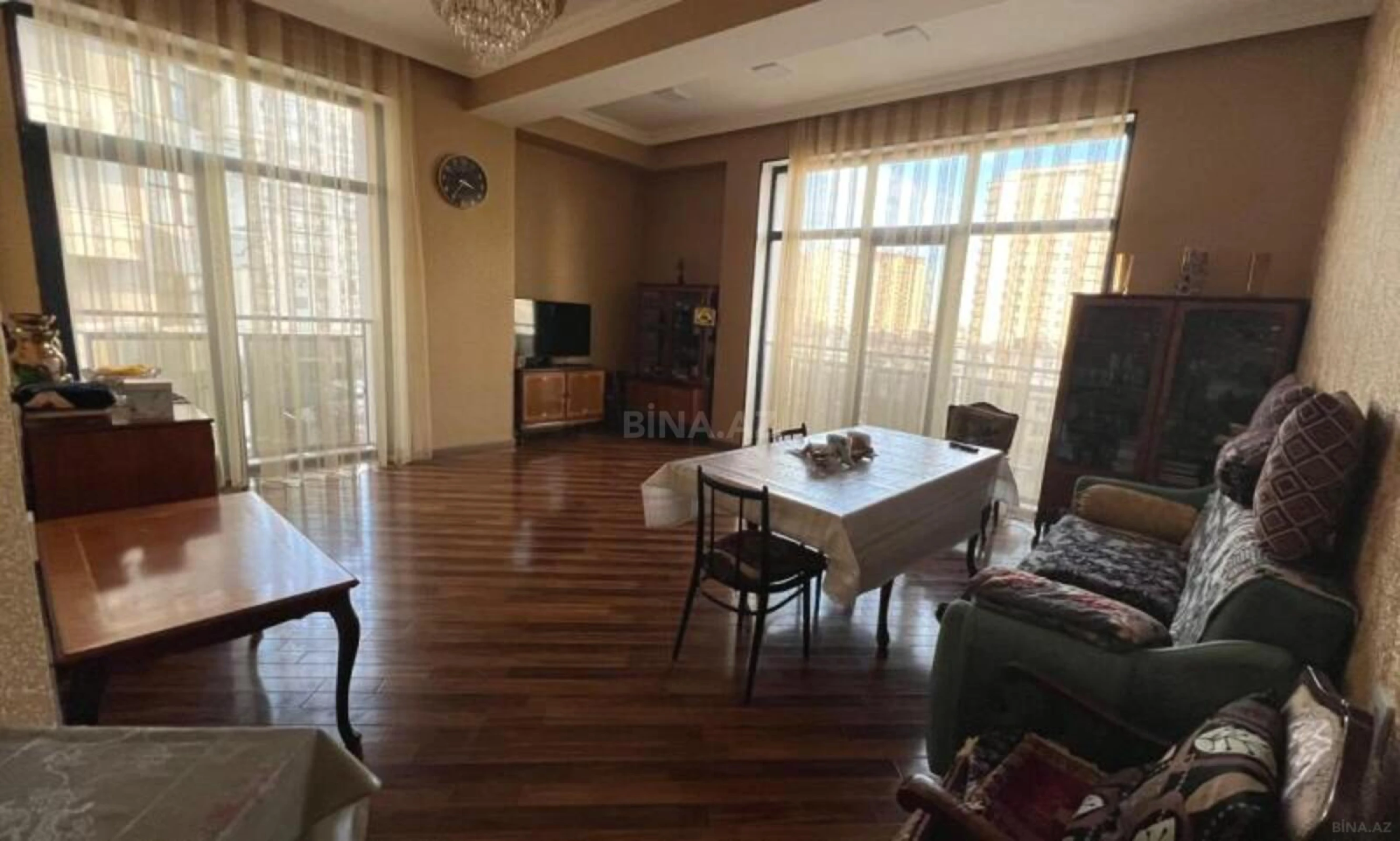 Satılır 3 otaqlı mənzil 125 m²