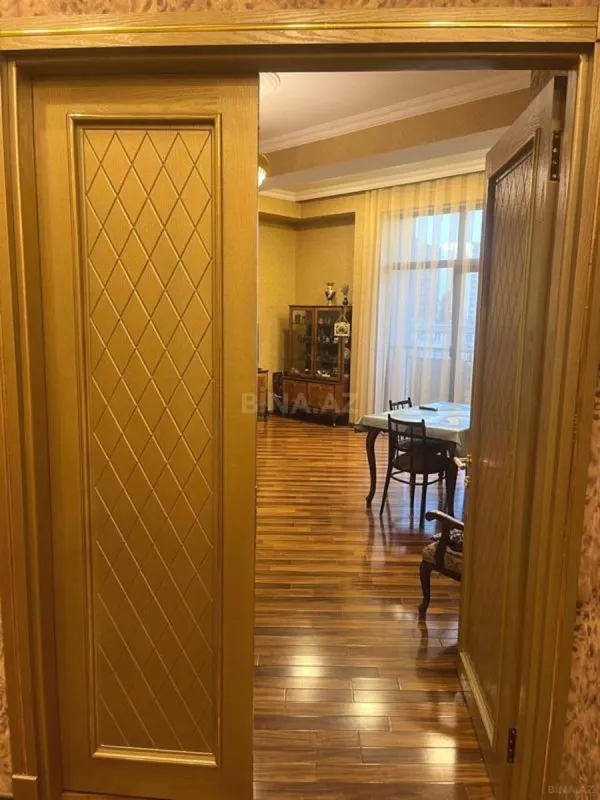 Satılır 3 otaqlı mənzil 125 m²