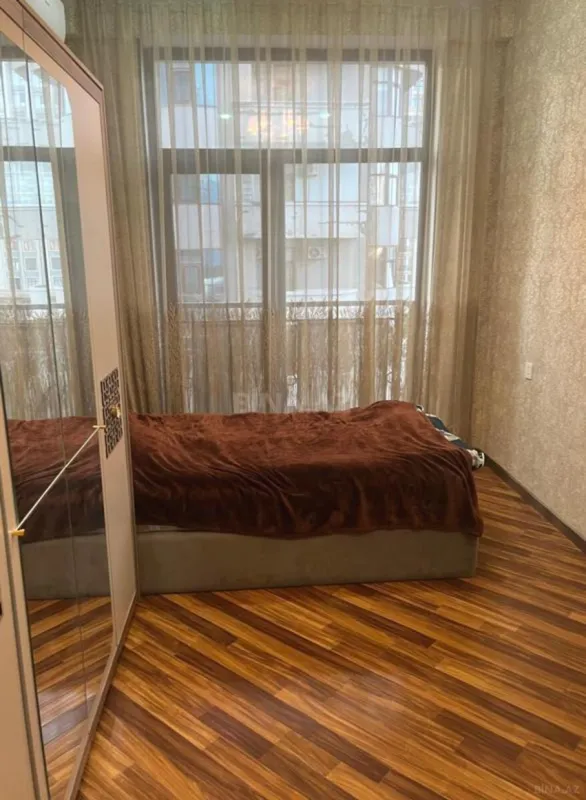 Satılır 3 otaqlı mənzil 125 m²