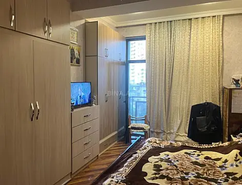 Satılır 3 otaqlı mənzil 125 m²