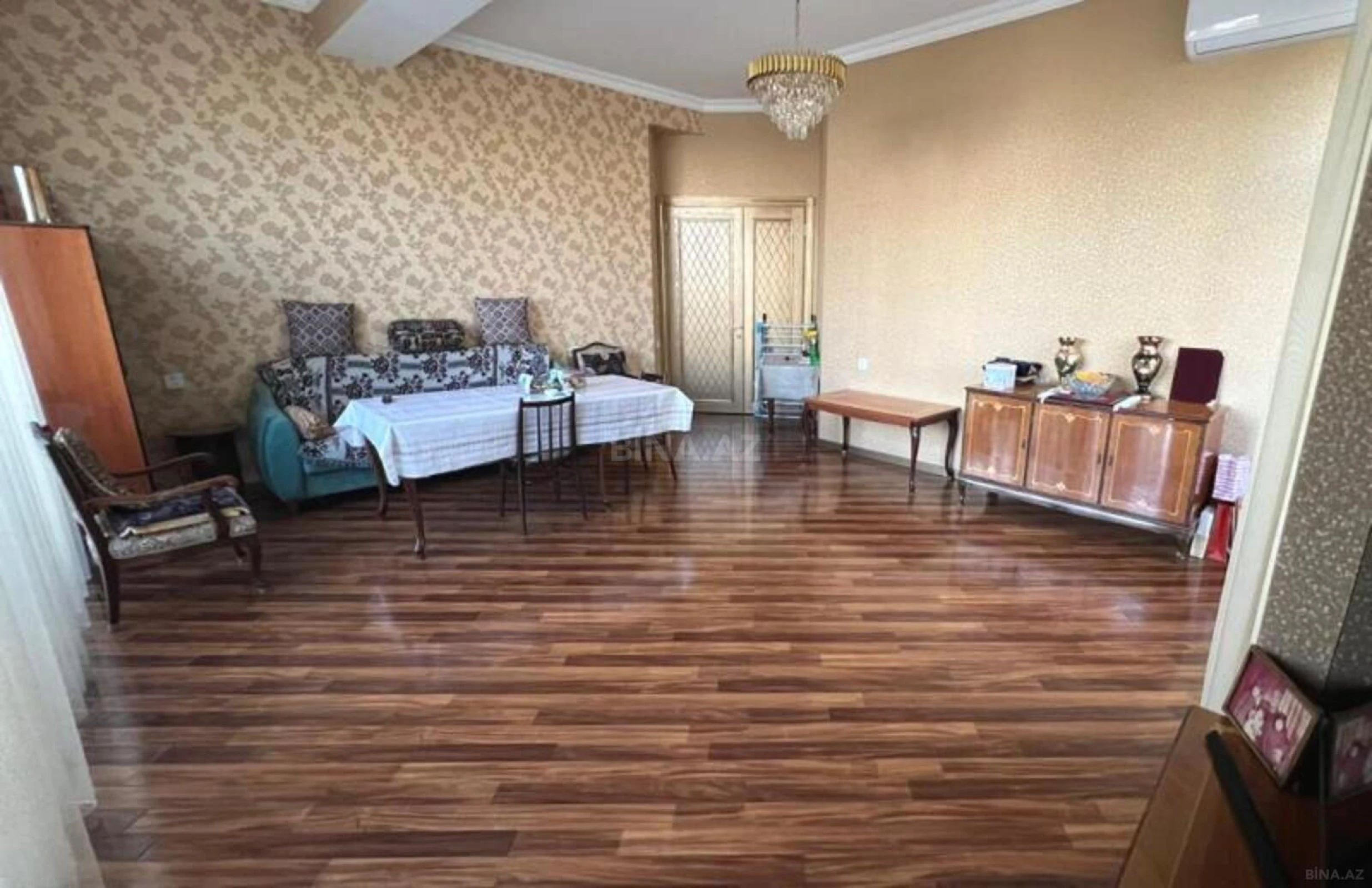 Satılır 3 otaqlı mənzil 125 m²