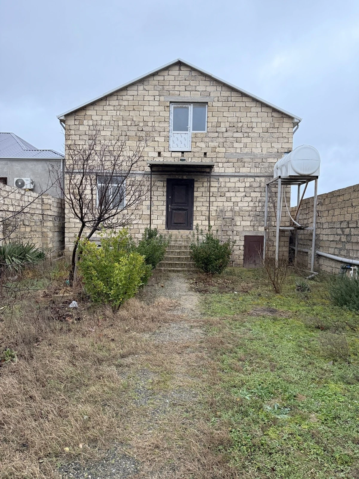 Satılır 5 otaqlı həyət evi 120 m²