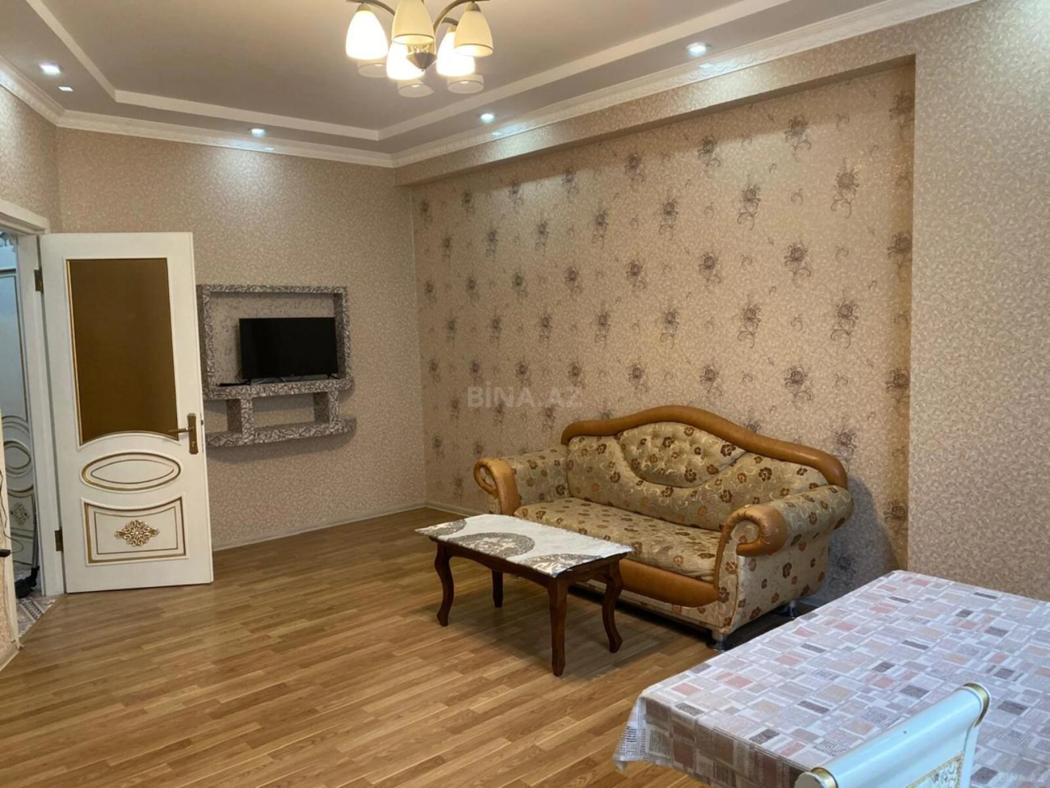 Kirayə verilir 2 otaqlı mənzil 70 m²