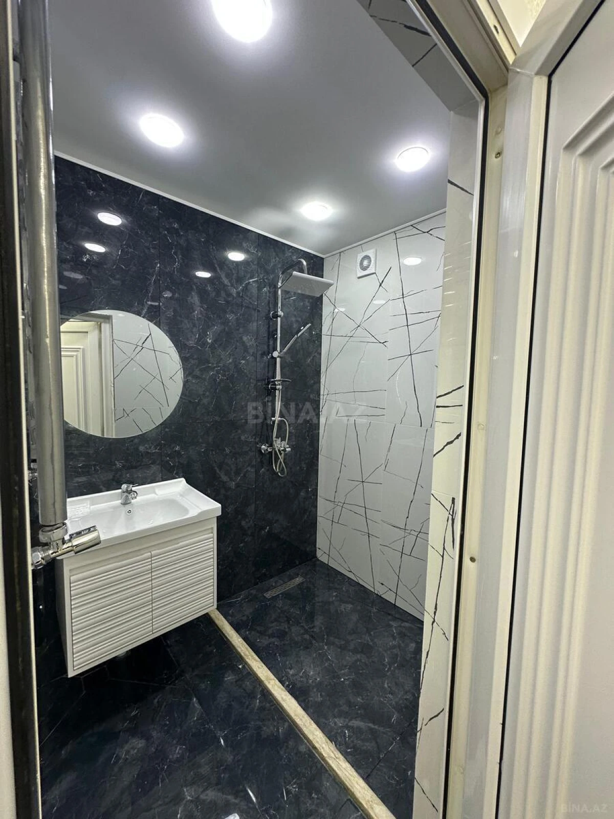 Satılır 2 otaqlı mənzil 65 m²
