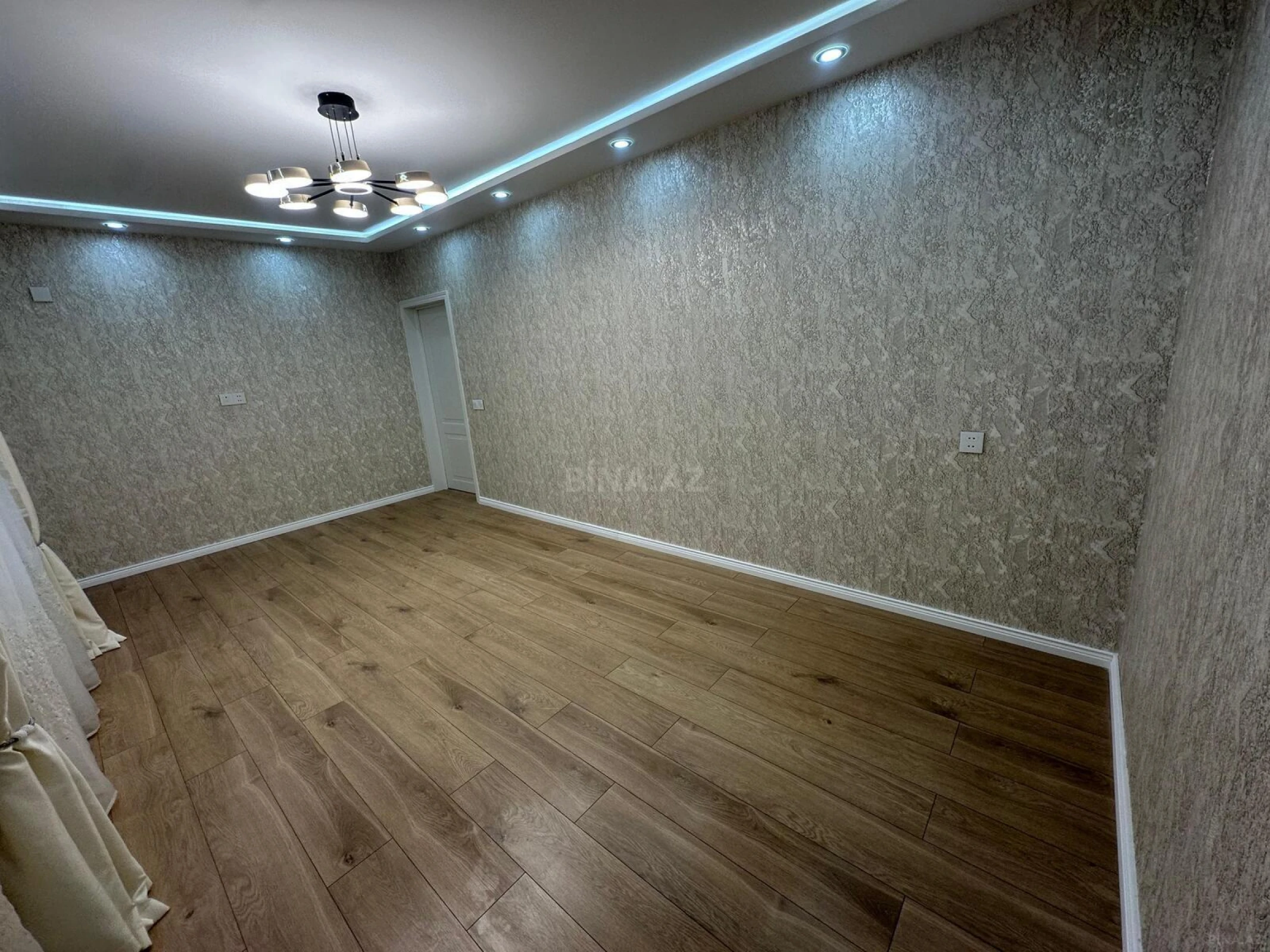 Satılır 2 otaqlı mənzil 65 m²