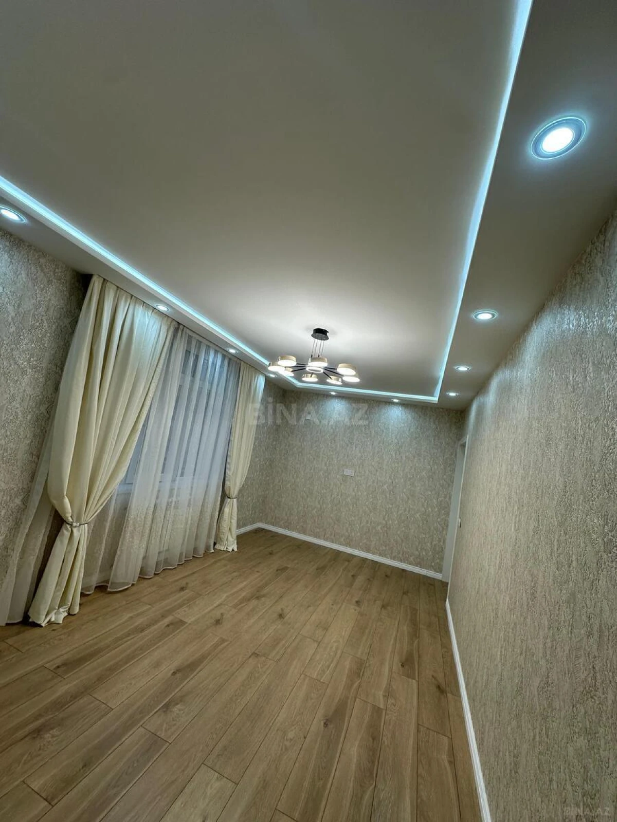 Satılır 2 otaqlı mənzil 65 m²